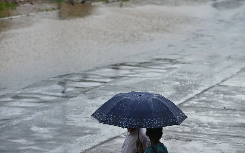 Codesal emite alerta para chuvas fortes e risco de deslizamentos em Salvador - Imagem