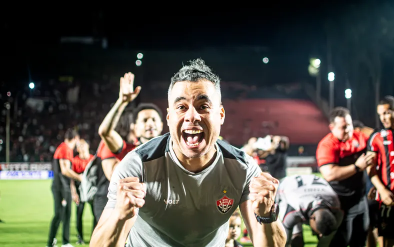 De 'salvador' a rubro-negro: os números de Jair Ventura ao atingir marca histórica no Vitória - Imagem