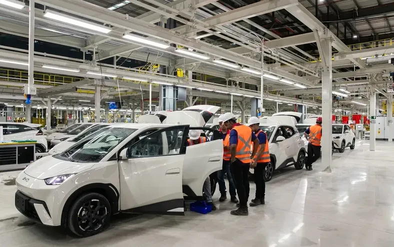 Donos e futuros compradores de carros BYD se beneficiarão com nova lei - Imagem