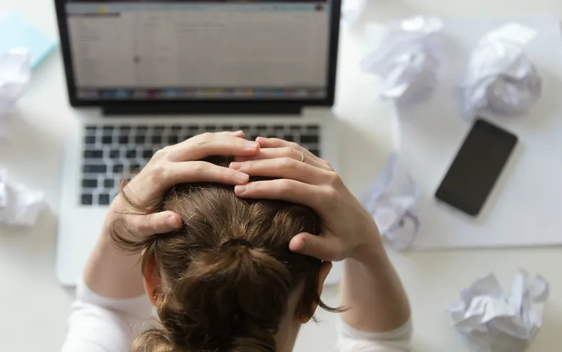 Empresas terão que monitorar saúde mental dos trabalhadores a partir de maio - Imagem