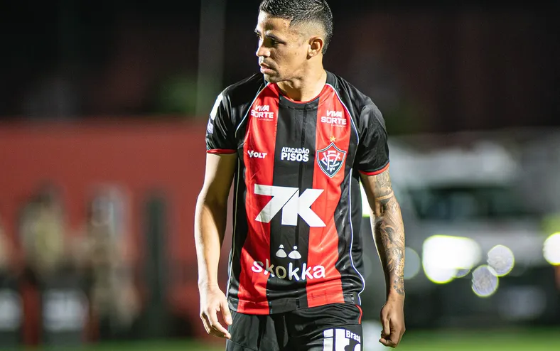 Erick tem punição reduzida pelo STJD, mas vira desfalque contra o Flu - Imagem