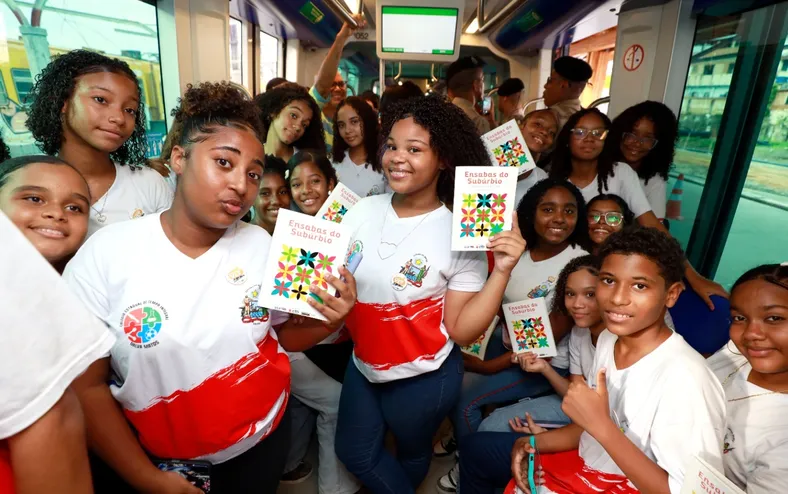 Estudantes da rede estadual conhecem VLT em aula prática por Salvador - Imagem