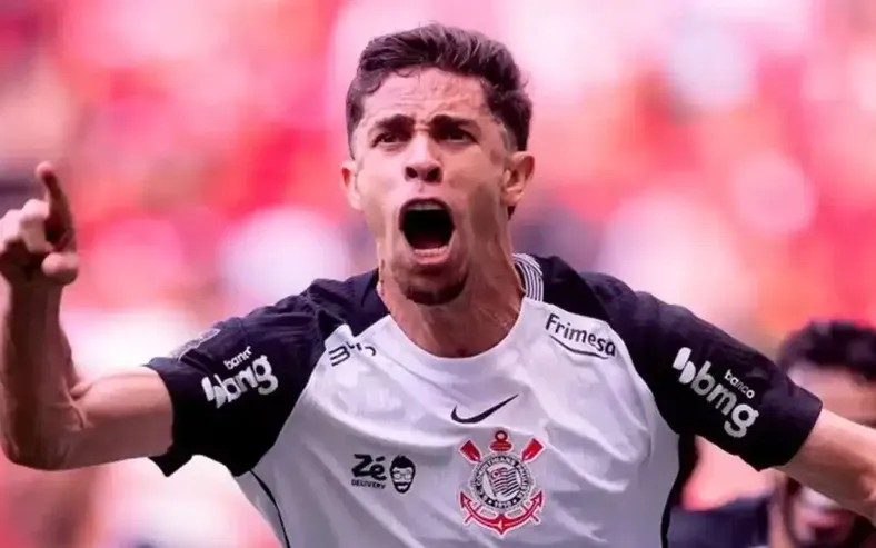 Ex-Vitória sofre cobrança de torcedores em CT do Corinthians; assista - Imagem