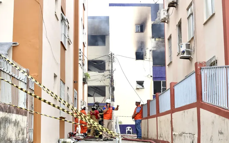 Explosão no Stiep: prédio atingido começa a ser demolido - Imagem