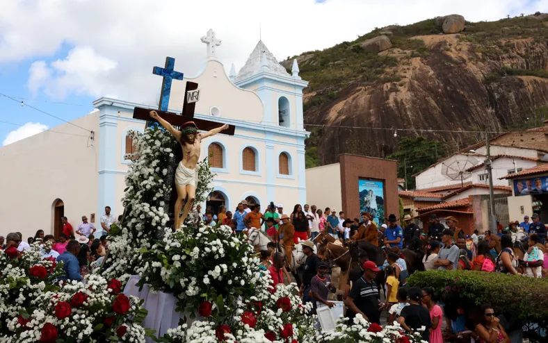Fé e tradição: Jerônimo acompanha Festa dos Vaqueiros e entrega obras em Milagres - Imagem