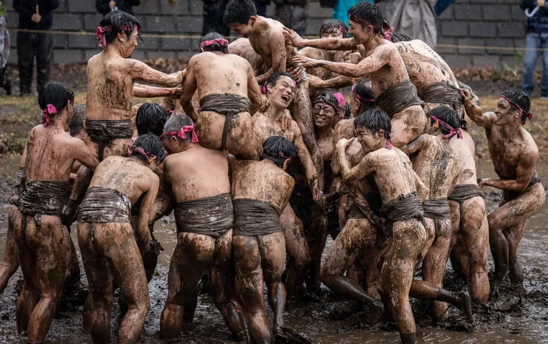 Festival da Lama no Japão: veja fotos do Warabi Hadaka Matsuri - Imagem