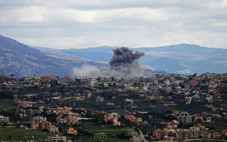 Guerra no Líbano: Israel invade Khiam e bombardeios deixam 11 mortos - Imagem