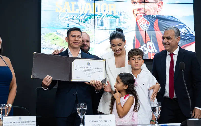 Ídolo do Vitória, Osvaldo recebe título de Cidadão Soteropolitano - Imagem
