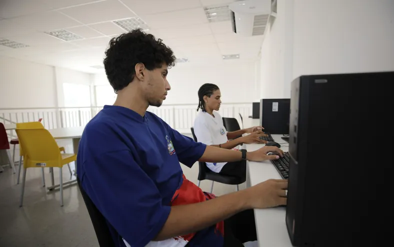 Inteligência Artificial vira realidade nas salas de aula da Rede Estadual na Bahia - Imagem