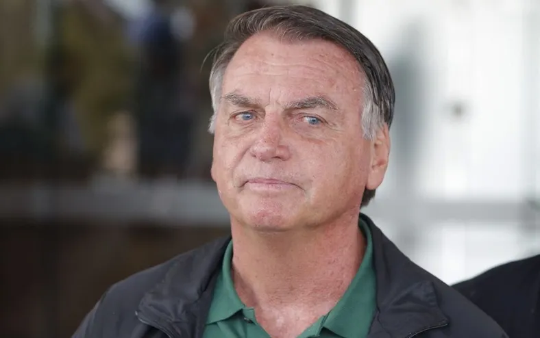 Internado na UTI, Bolsonaro deve pedir novamente prisão domiciliar - Imagem