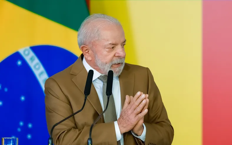 Lula anuncia 'pacote' para segurar preço do petróleo no Brasil - Imagem