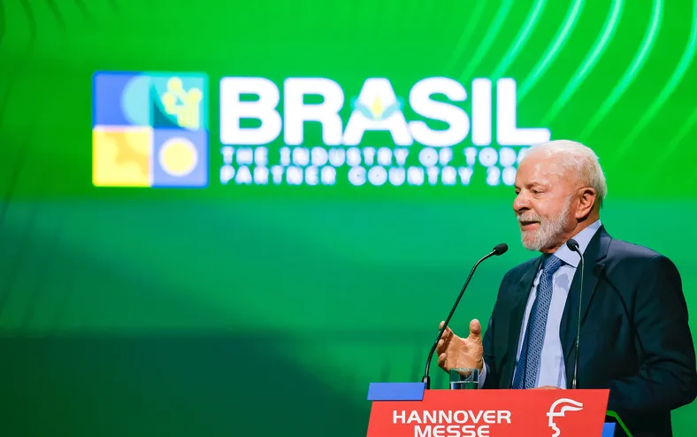 Lula chama guerra com Irã de “maluquice” em discurso na Alemanha - Imagem