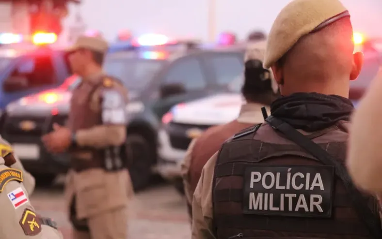Polícia Militar apreende armas e drogas após tiroteio em Salvador - Imagem