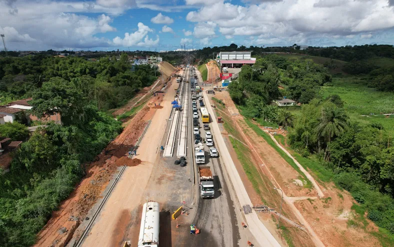 VLT de Salvador: obras fecham ruas e mudam trânsito na Estrada do Derba - Imagem