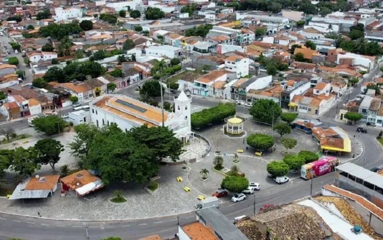 Famílias recebem escrituras definitivas em Santo Estevão - Imagem