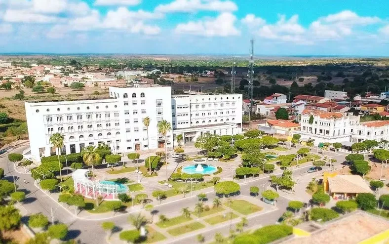 Prefeitura baiana abre concurso com salários de até R$ 11 mil - Imagem