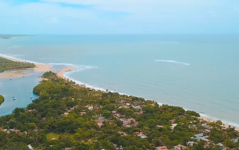 Sem carros e com ruas de areia, conheça a vila que encanta pela essência original - Imagem