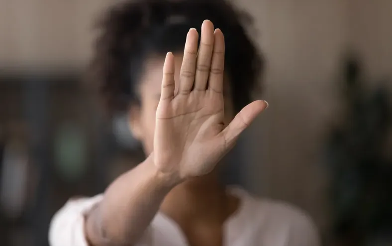 Senado aprova uso de IA para proteger vítimas de violência doméstica - Imagem