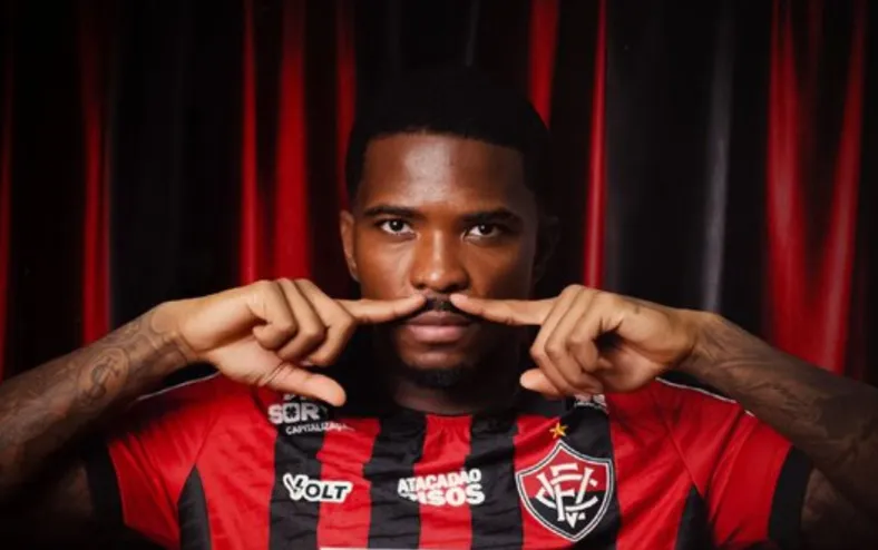 Vitória anuncia contratação de zagueiro emprestado pelo Corinthians - Imagem