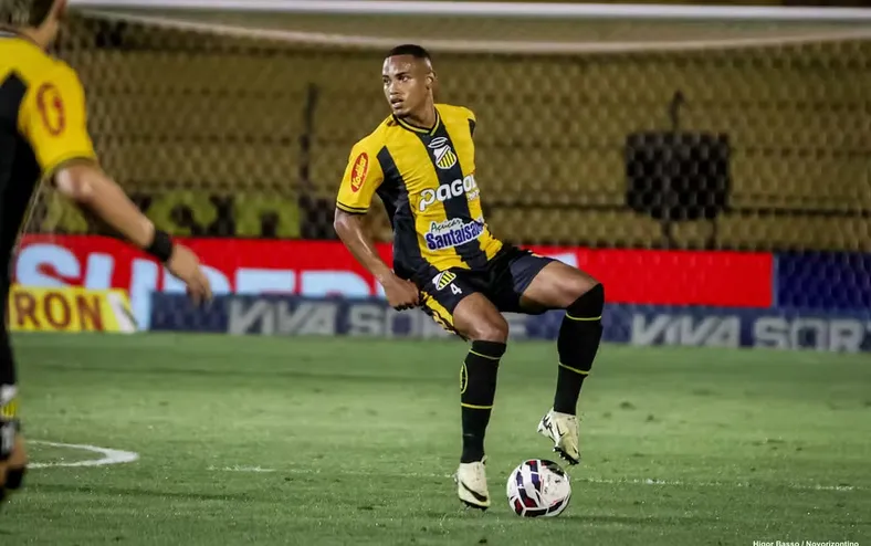 Vitória tentou contratação de zagueiro de time paulista; saiba quem é - Imagem