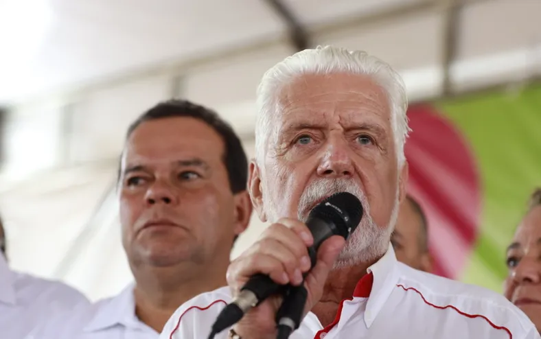 Wagner não descarta que Lula anuncie chapa durante agenda em Salvador - Imagem