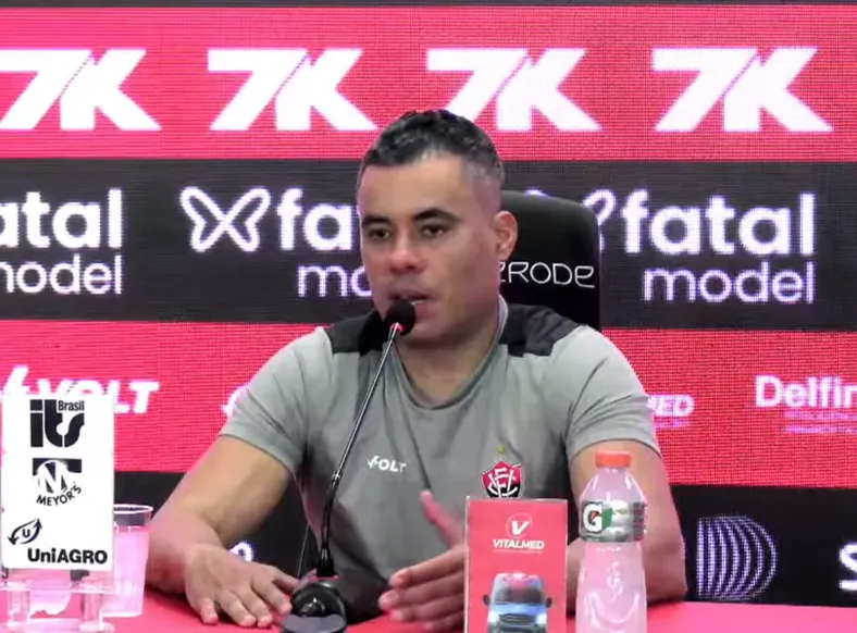 Após polêmicas, Jair Ventura elogia arbitragem e valoriza vitória - Imagem