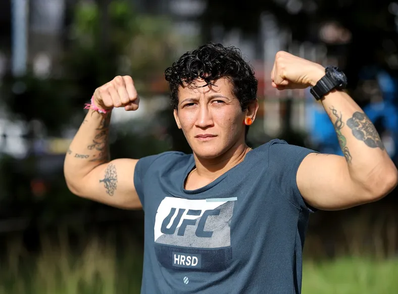 Baiana 3ª melhor do mundo encara outra brasileira pelo cinturão no UFC - Imagem