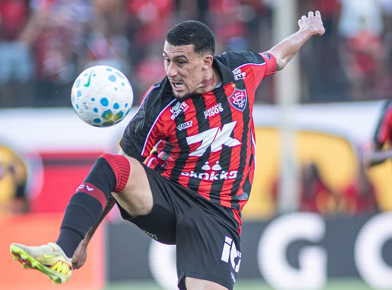 Com lesão muscular, Baralhas desfalca o Vitória pelas próximas semanas - Imagem