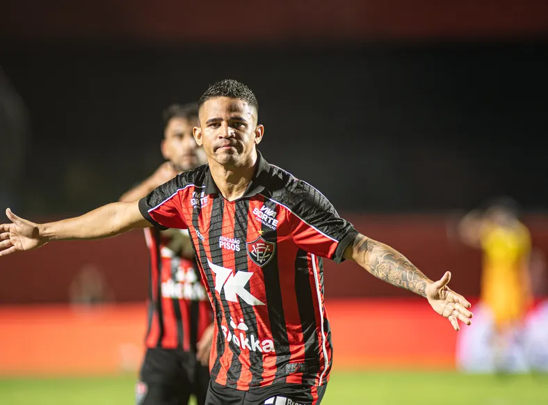 Erick comenta sobre punição e detalha busca por melhor ano da carreira - Imagem