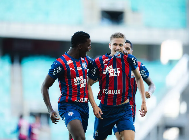 Meia vendido pelo Bahia em 2026 estreia por novo clube com golaço - Imagem