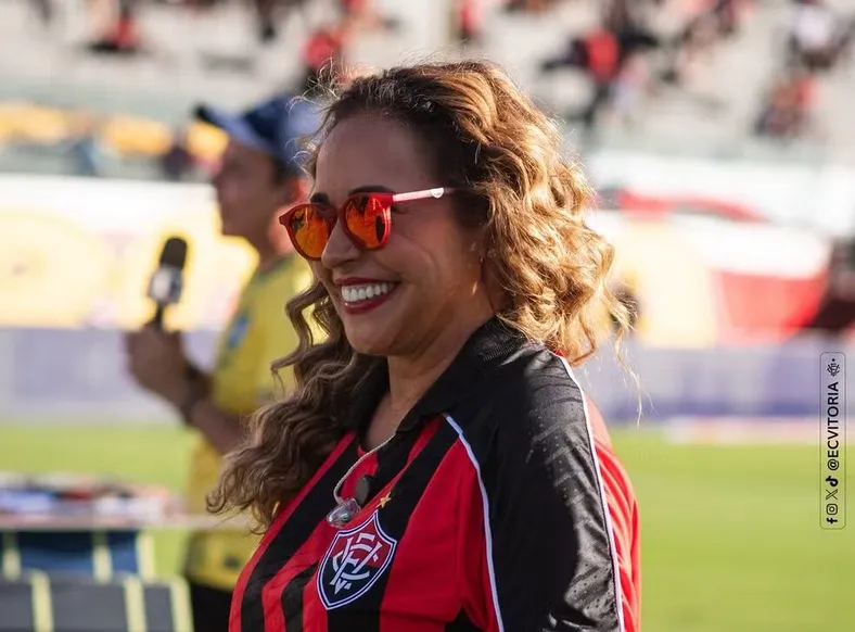 Daniela Mercury marca presença no Barradão e canta com torcida; veja vídeo - Imagem