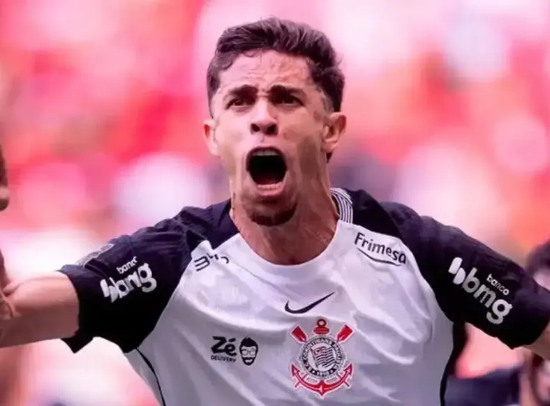 Ex-Vitória sofre cobrança de torcedores em CT do Corinthians; assista - Imagem