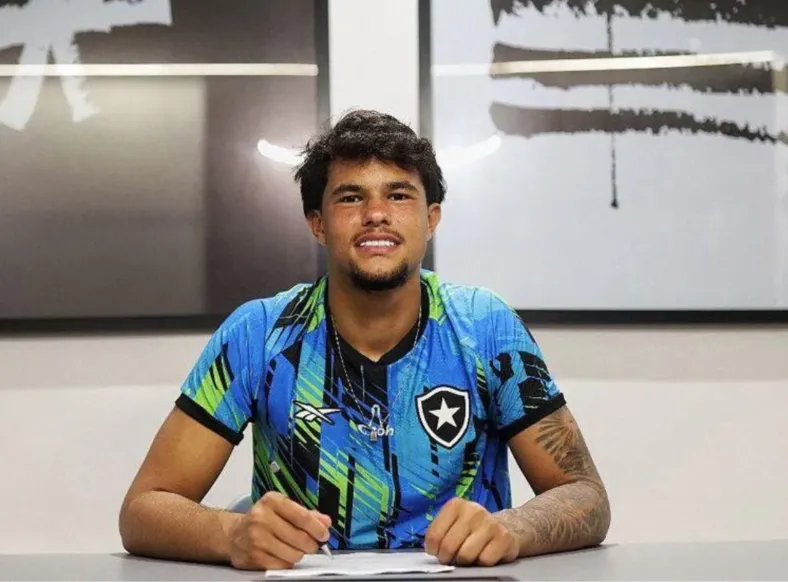 Filho do goleiro Bruno brilha na base e mira Seleção brasileira - Imagem