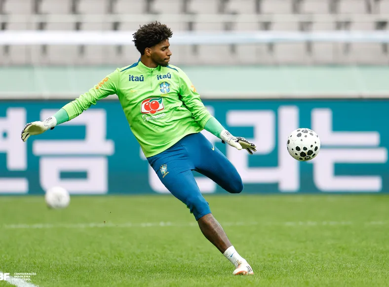 Hugo Souza é convocado para Seleção Brasileira após lesão de Alisson - Imagem