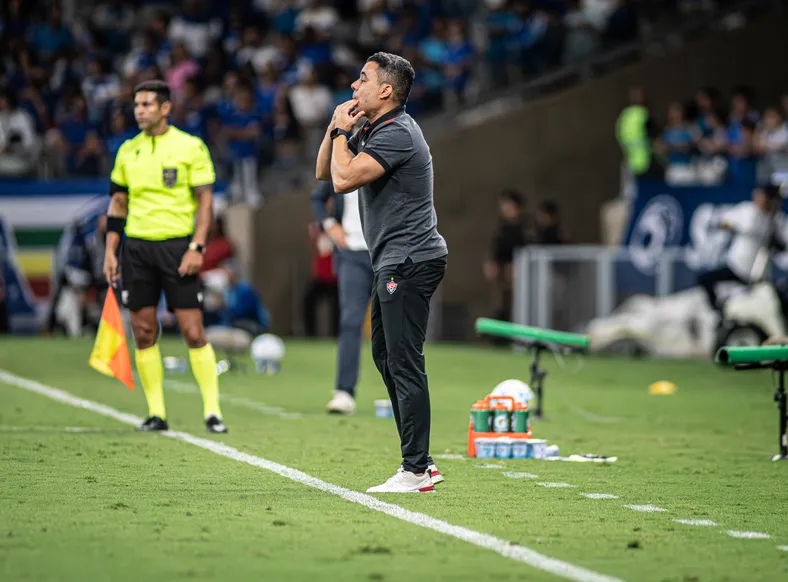 Jair Ventura aponta problema recorrente do Vitória: "Gol sobre gol" - Imagem