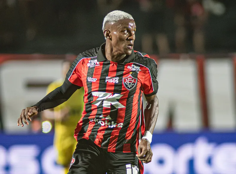 Jair Ventura revela ter preservado Aitor e Anderson Pato após críticas da torcida - Imagem