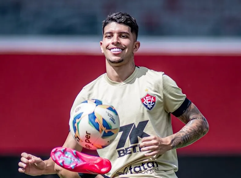 Vitória anuncia rescisão com atacante e empresta joia da base - Imagem
