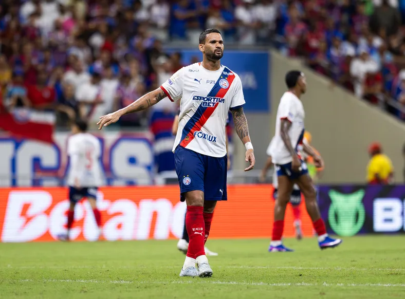 Preocupa? Willian José deixa campo após entrada dura; confira - Imagem