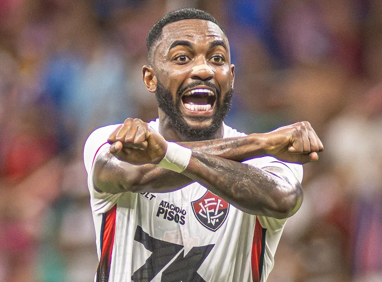 Ramon celebra boa fase no Vitória e revela conselho valioso de Osvaldo - Imagem