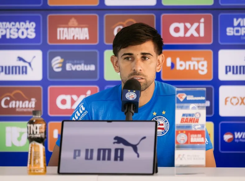 Versátil? Acevedo responde sobre voltar a jogar como lateral - Imagem