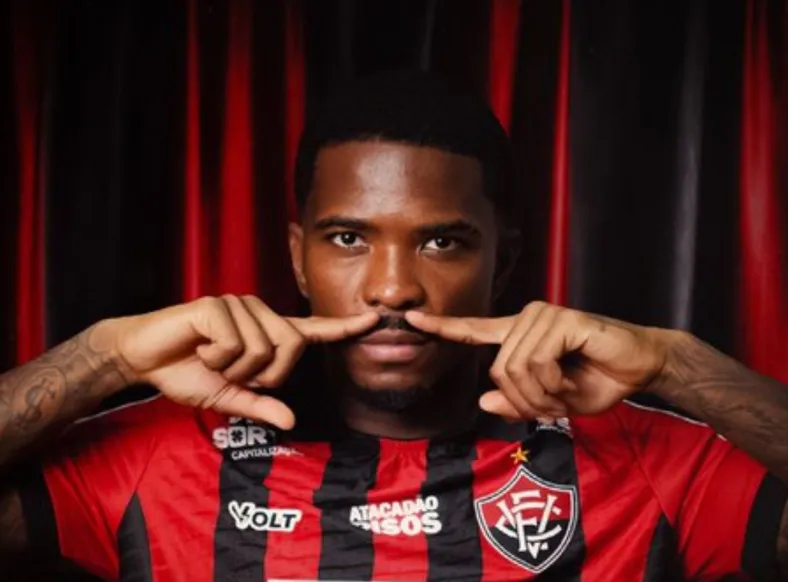 Vitória anuncia contratação de zagueiro emprestado pelo Corinthians - Imagem