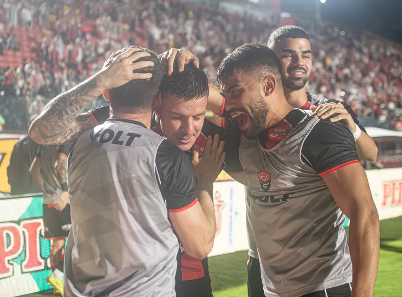 Vitória elimina o Ceará e segue vivo pelo título da Copa do Nordeste - Imagem