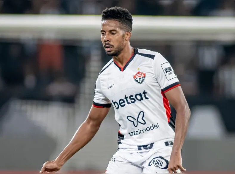 Vitória pagará mais de R$ 900 mil para volante que abriu processo - Imagem