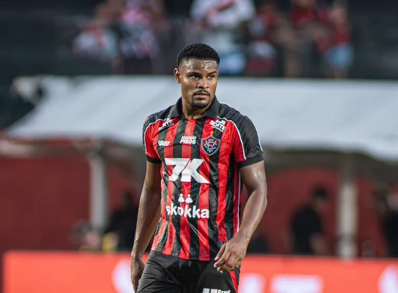 Vitória perde Nathan Mendes por suspensão e pode ter até 13 desfalques - Imagem