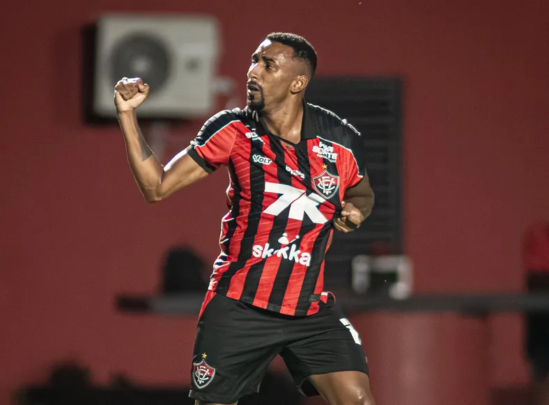 Vitória perde novo jogador por lesão e ganha desfalque contra o Grêmio - Imagem