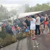Colisão entre van e caminhão deixa 15 mortos na BR-116