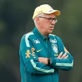 Ancelotti "pune" jogadores com flexões após erros em finalizações imagem
