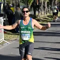 "Vencer desafios exige saúde": dentista corre 50 km aos 50 anos imagem