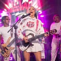 Após anos, banda de sucessos do Axé volta aos palcos com nova cantora imagem