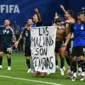 Argentina pode ser punida por exibir faixa sobre Malvinas na Copa imagem